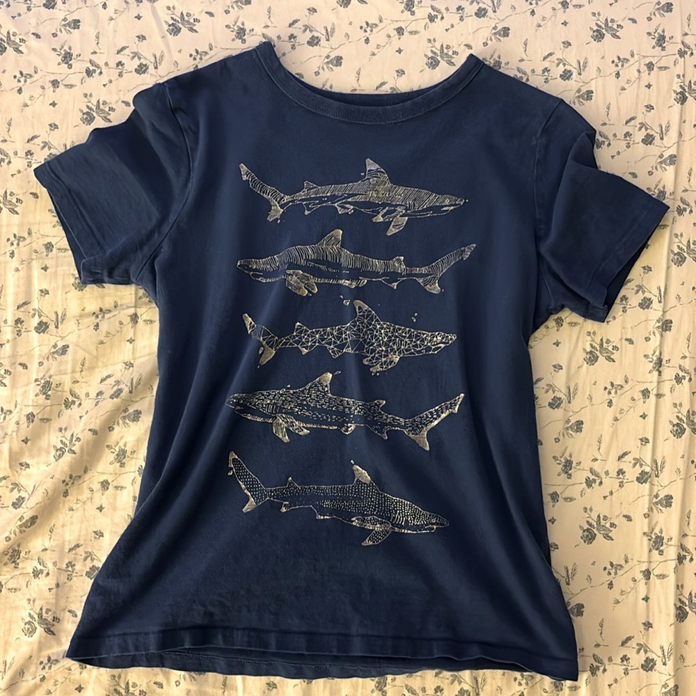 blue m cotton gap kids shark shirt